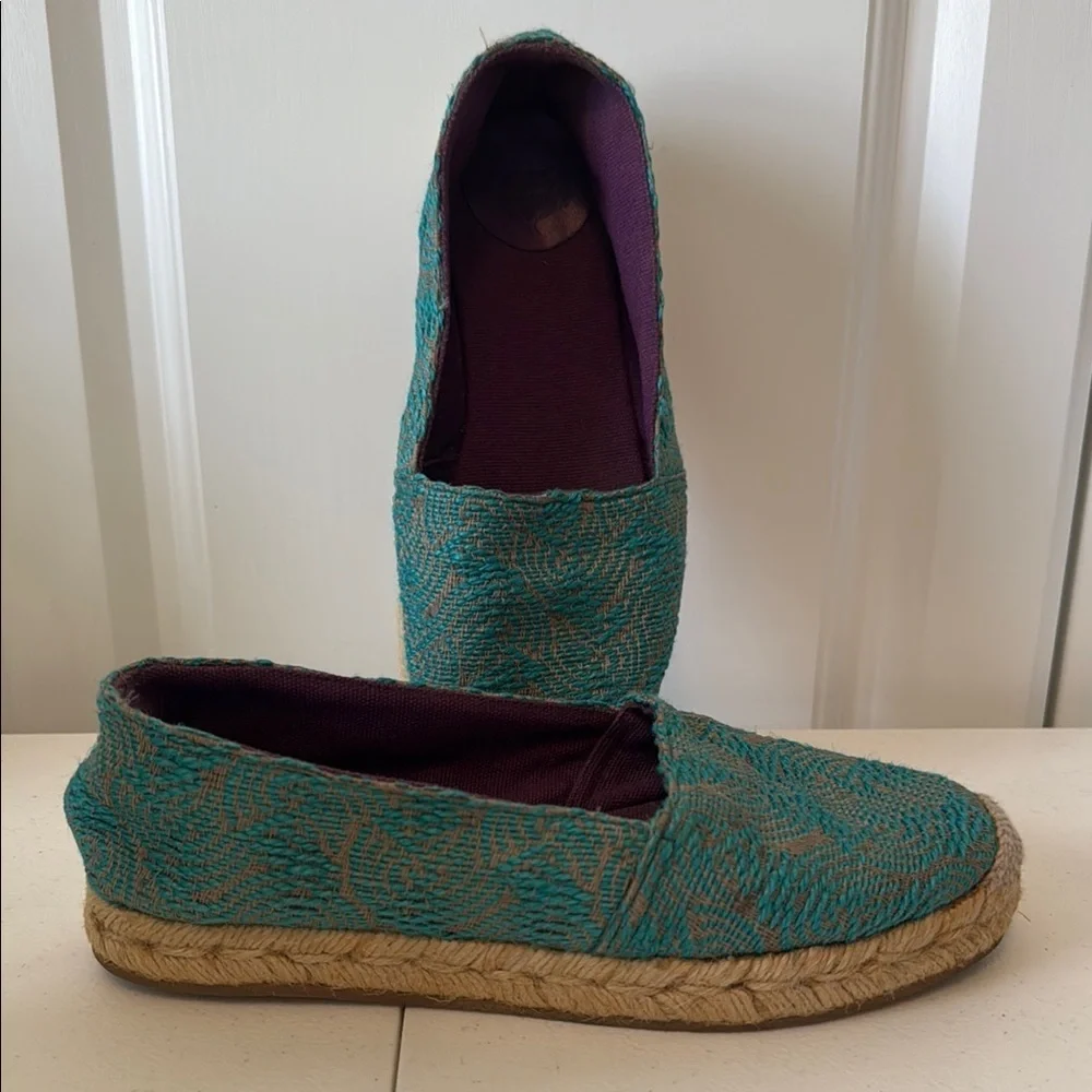 *MYMU ESPADRILLES TEAL & TAN WOVEN FLATS ( sz US 5 or Euro 36)